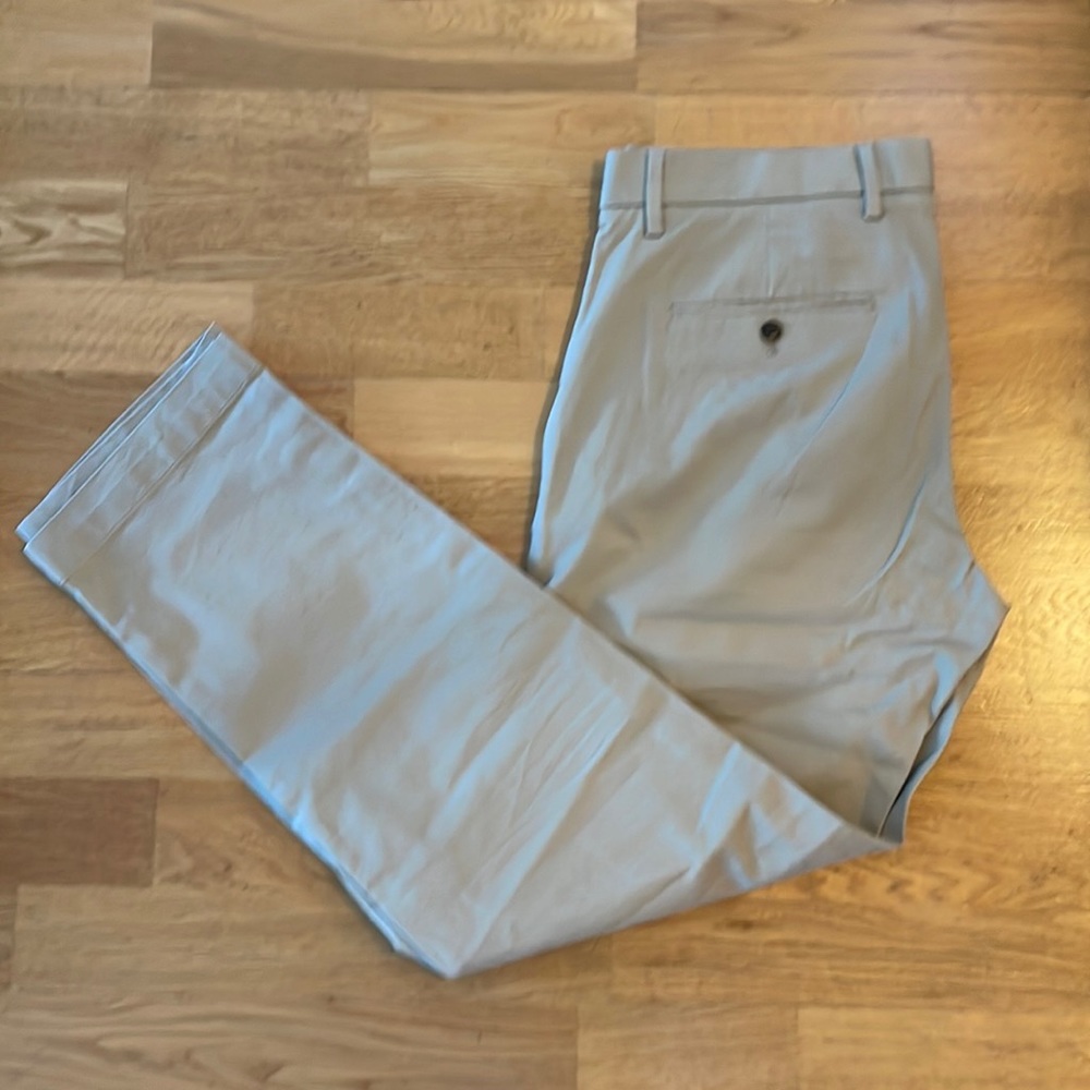 Gap Straight Leg Khakis (31 x 30)
